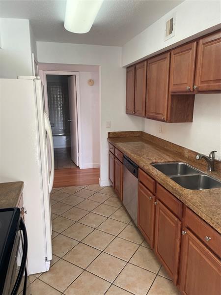 Image 7 of 16 For 799 Riverside Dr  1023