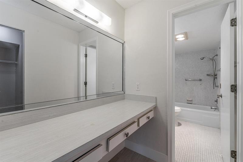 Image 15 of 20 For 2551 Aragon Blvd  406