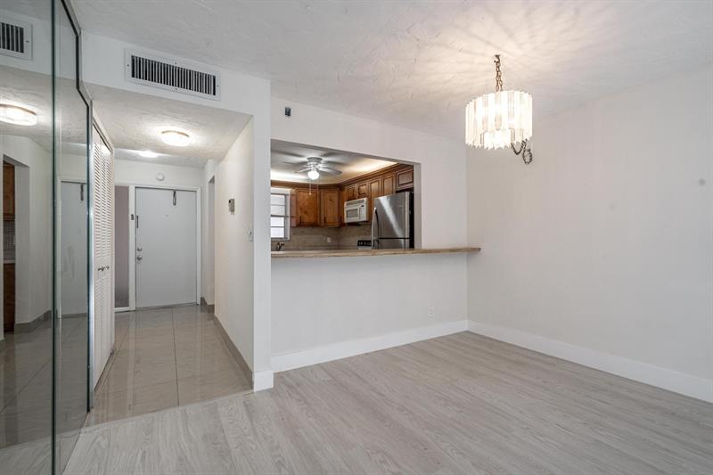 Image 4 of 20 For 2551 Aragon Blvd  406