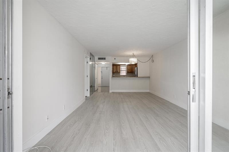 Image 7 of 20 For 2551 Aragon Blvd  406