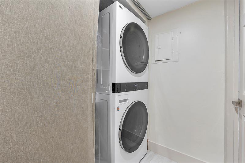 Image 11 of 15 For 3013 118th Dr  225e