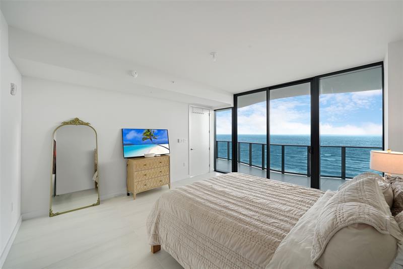 Image 10 of 34 For 900 Ocean Blvd  906