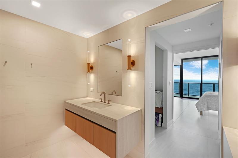 Image 13 of 34 For 900 Ocean Blvd  906