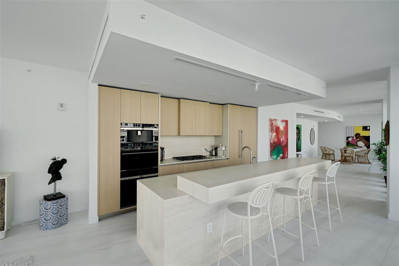 Image 6 of 34 For 900 Ocean Blvd  906