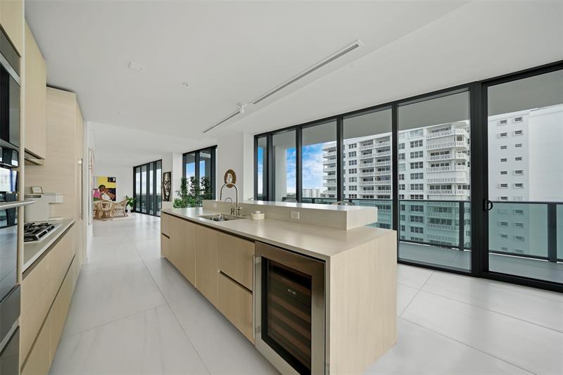 Image 8 of 34 For 900 Ocean Blvd  906