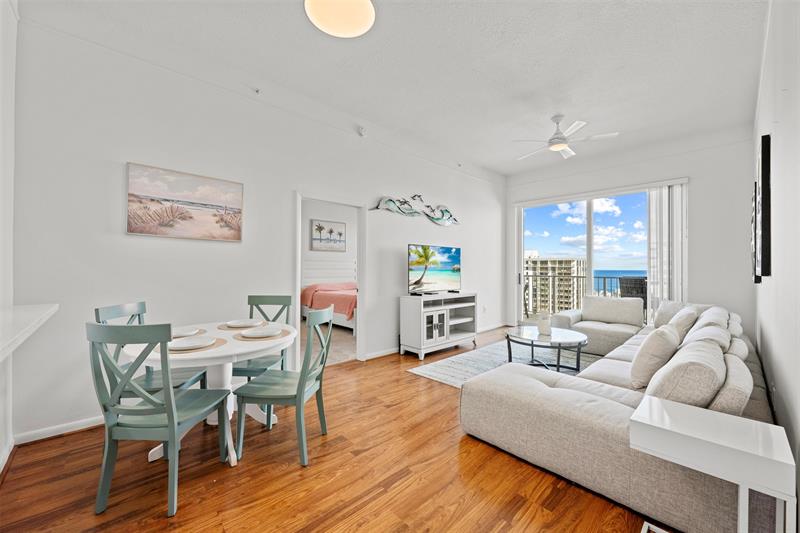 Image 11 of 22 For 3020 32nd Ave  Ph11