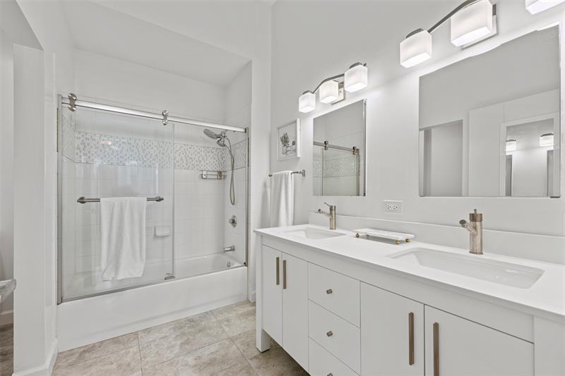 Image 17 of 22 For 3020 32nd Ave  Ph11