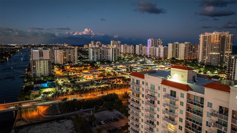 Image 19 of 22 For 3020 32nd Ave  Ph11