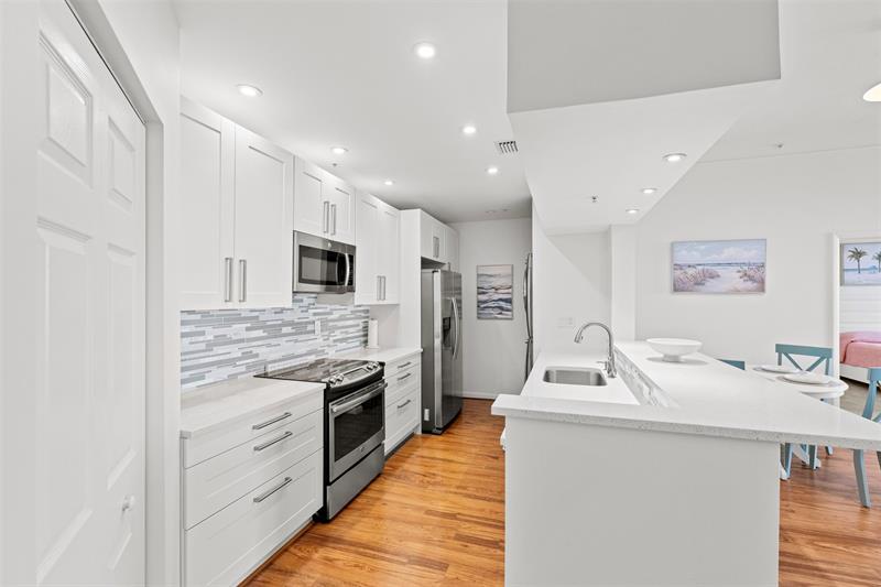 Image 7 of 22 For 3020 32nd Ave  Ph11