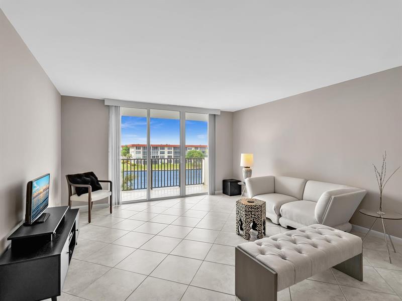 Image 16 of 51 For 1150 Hillsboro Mile  309