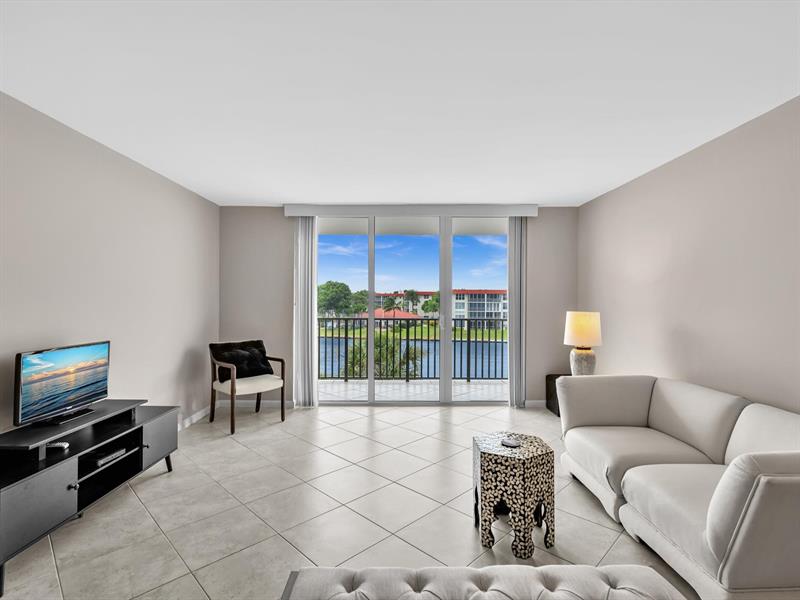 Image 17 of 51 For 1150 Hillsboro Mile  309