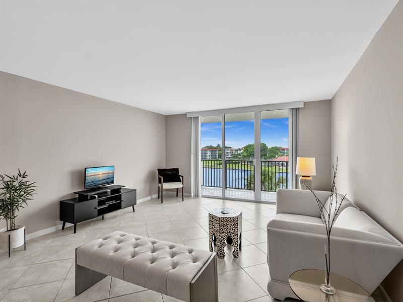 Image 18 of 51 For 1150 Hillsboro Mile  309