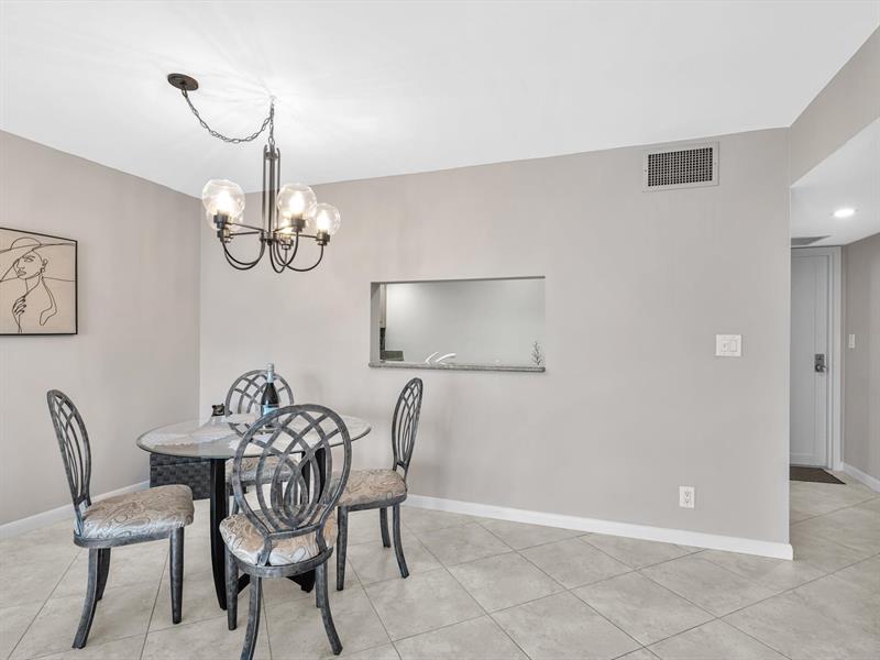 Image 21 of 51 For 1150 Hillsboro Mile  309