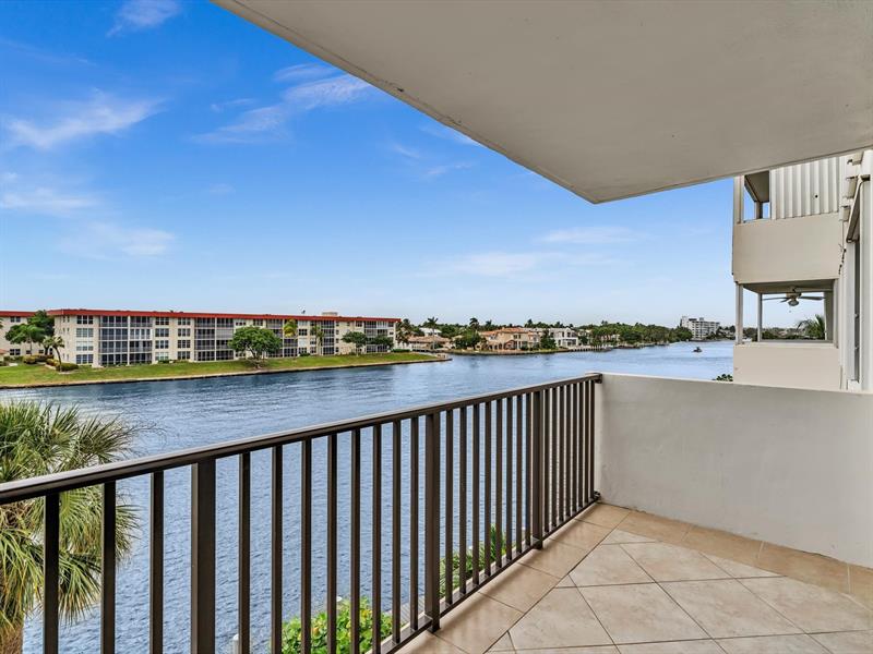 Image 29 of 51 For 1150 Hillsboro Mile  309