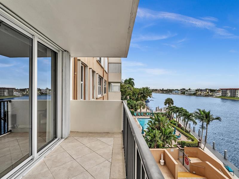 Image 32 of 51 For 1150 Hillsboro Mile  309