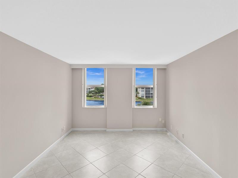 Image 38 of 51 For 1150 Hillsboro Mile  309