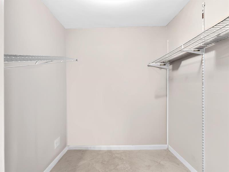 Image 42 of 51 For 1150 Hillsboro Mile  309