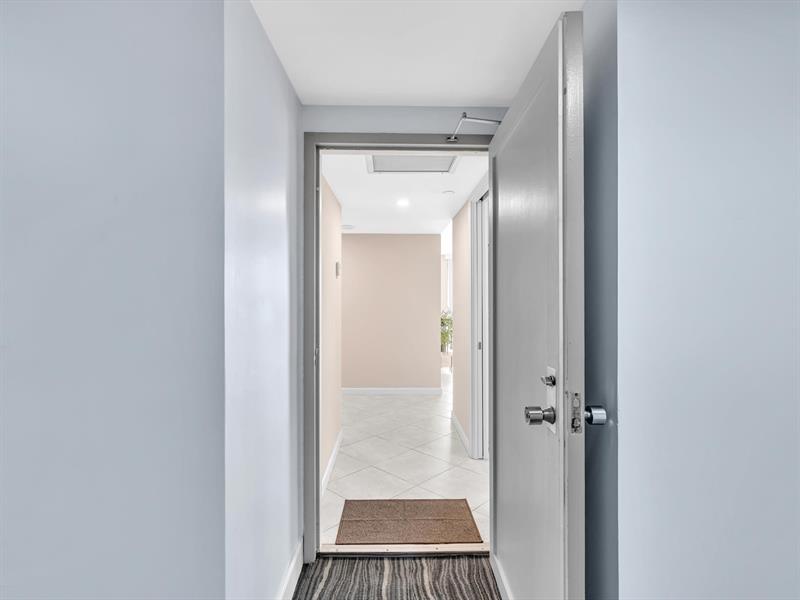 Image 5 of 51 For 1150 Hillsboro Mile  309