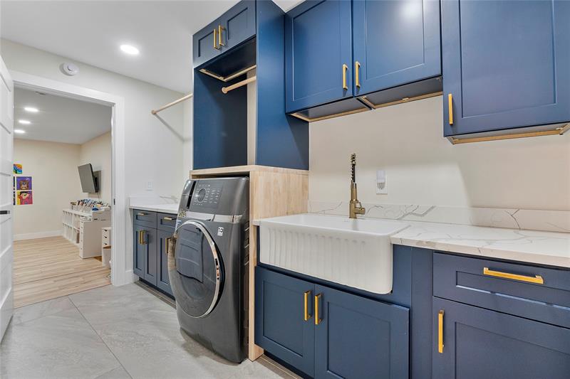 Image 15 of 73 For 9081 Southern Orchard Rd