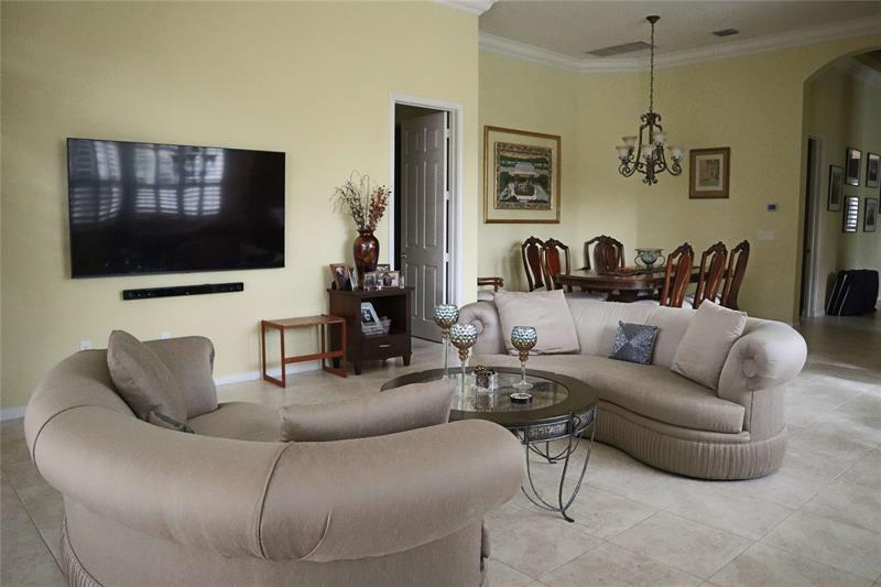 Image 10 of 33 For 6810 Fabiano Circle