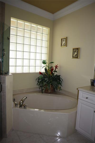 Image 22 of 33 For 6810 Fabiano Circle