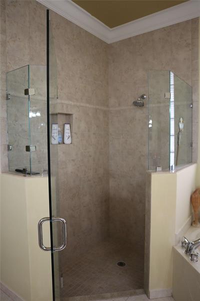 Image 25 of 33 For 6810 Fabiano Circle