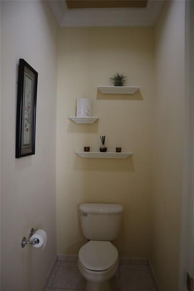 Image 26 of 33 For 6810 Fabiano Circle