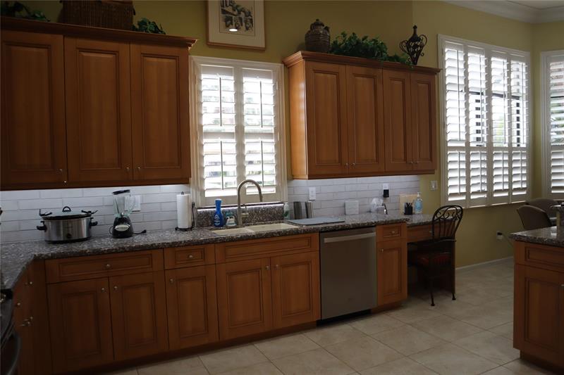 Image 8 of 33 For 6810 Fabiano Circle