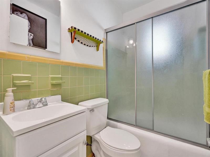 Image 23 of 35 For 4422 Seagrape Dr  1