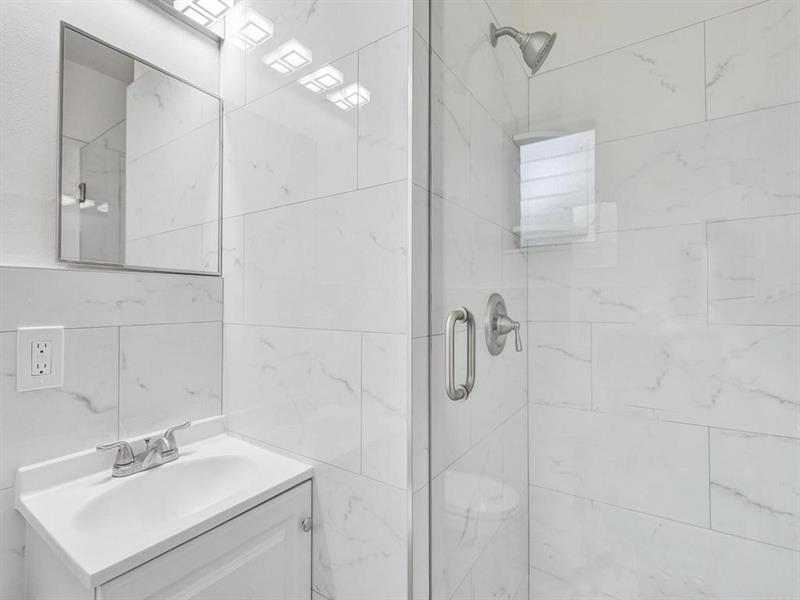 Image 27 of 35 For 4422 Seagrape Dr  1