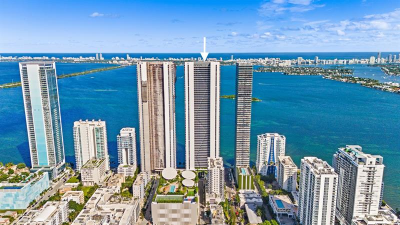 Image 16 of 50 For 700 24th  4007