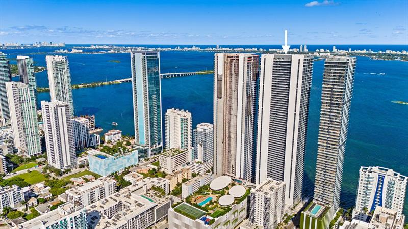 Image 18 of 50 For 700 24th  4007