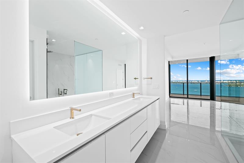 Image 26 of 50 For 700 24th  4007