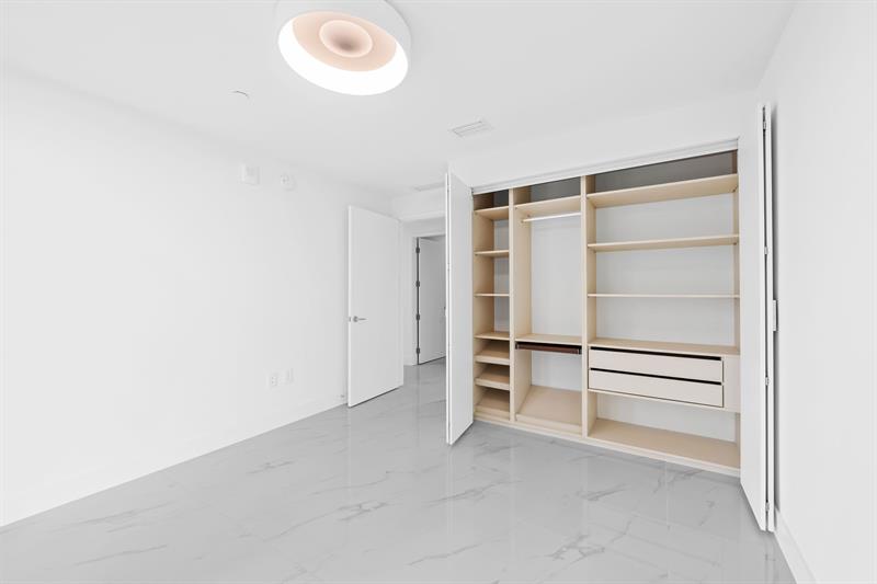 Image 33 of 50 For 700 24th  4007