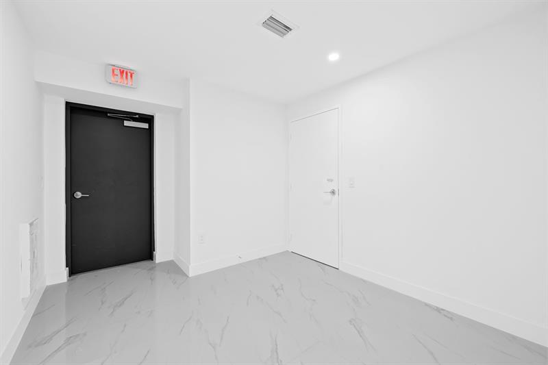 Image 35 of 50 For 700 24th  4007