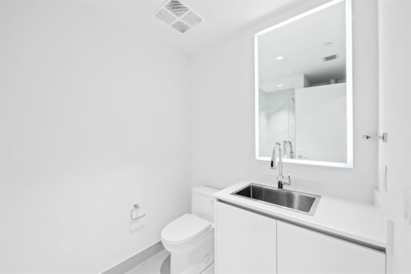 Image 37 of 50 For 700 24th  4007