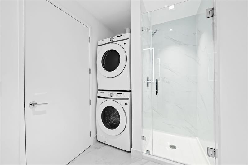 Image 38 of 50 For 700 24th  4007