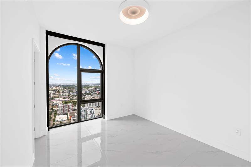 Image 39 of 50 For 700 24th  4007