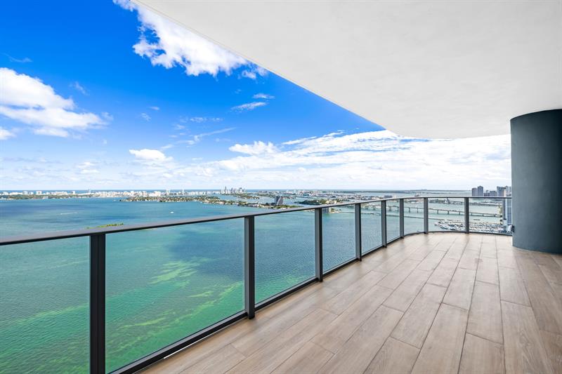 Image 4 of 50 For 700 24th  4007