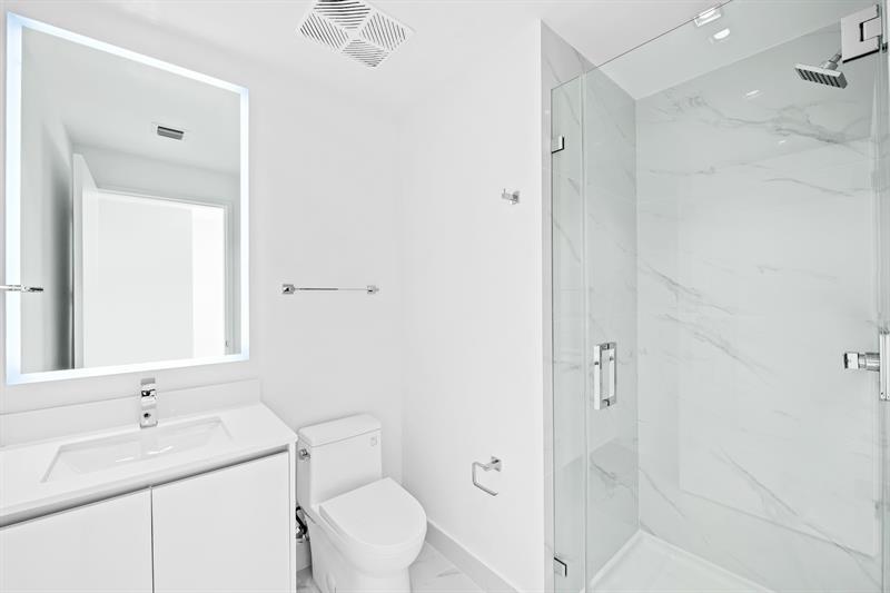 Image 43 of 50 For 700 24th  4007