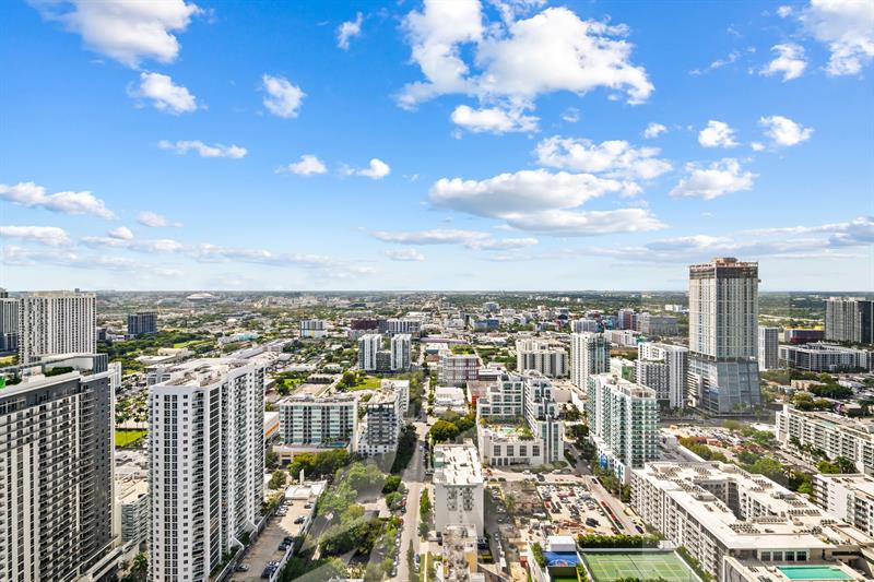 Image 45 of 50 For 700 24th  4007