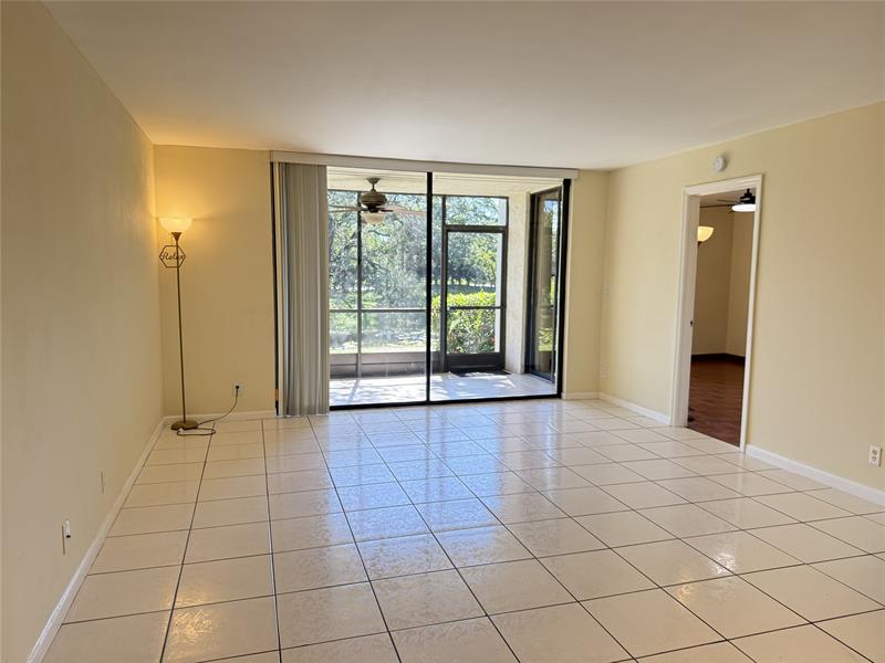 Image 11 of 33 For 7340 1st St  102