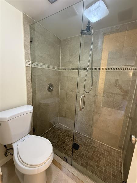 Image 19 of 33 For 7340 1st St  102