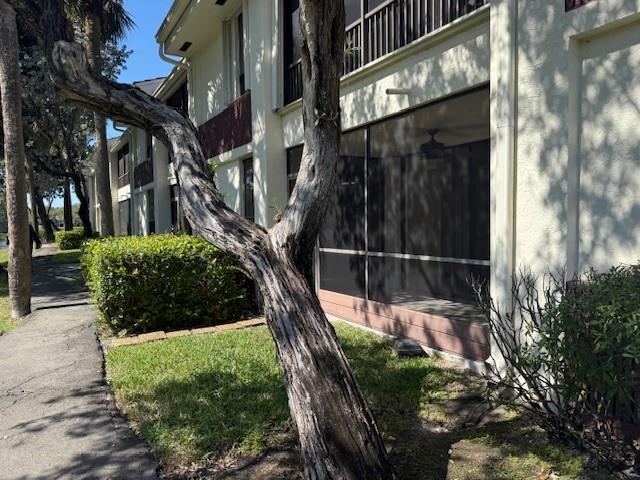 Image 21 of 33 For 7340 1st St  102