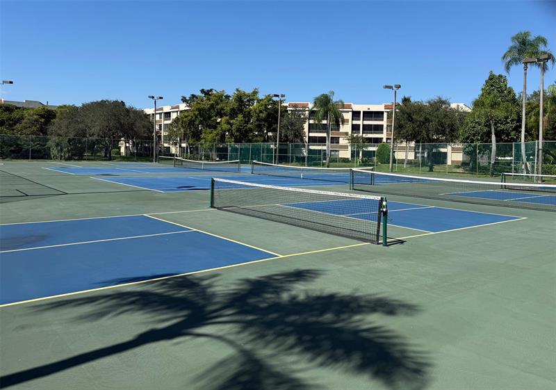 Image 28 of 33 For 7340 1st St  102