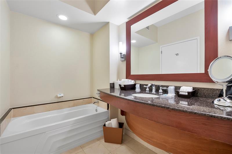 Image 26 of 50 For 18001 Collins Ave  2806