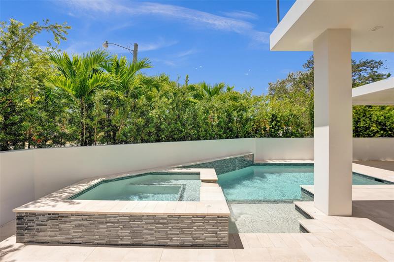 Image 11 of 22 For 1111 9th Ave