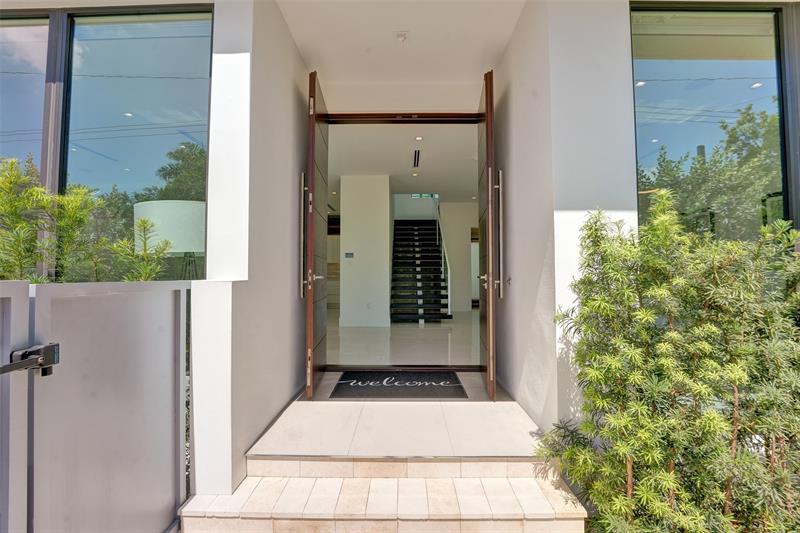 Image 5 of 22 For 1111 9th Ave