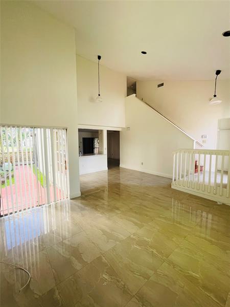 Image 14 of 18 For 13976 Langley Pl