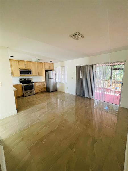 Image 16 of 18 For 13976 Langley Pl